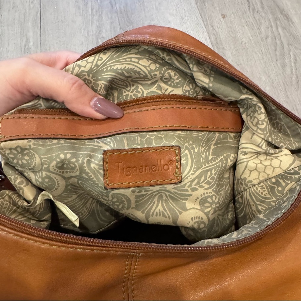 Tignanello Leather Shoulder Bag Carmel Color Multiple Pockets Zipper Closure - Picture 5 of 8